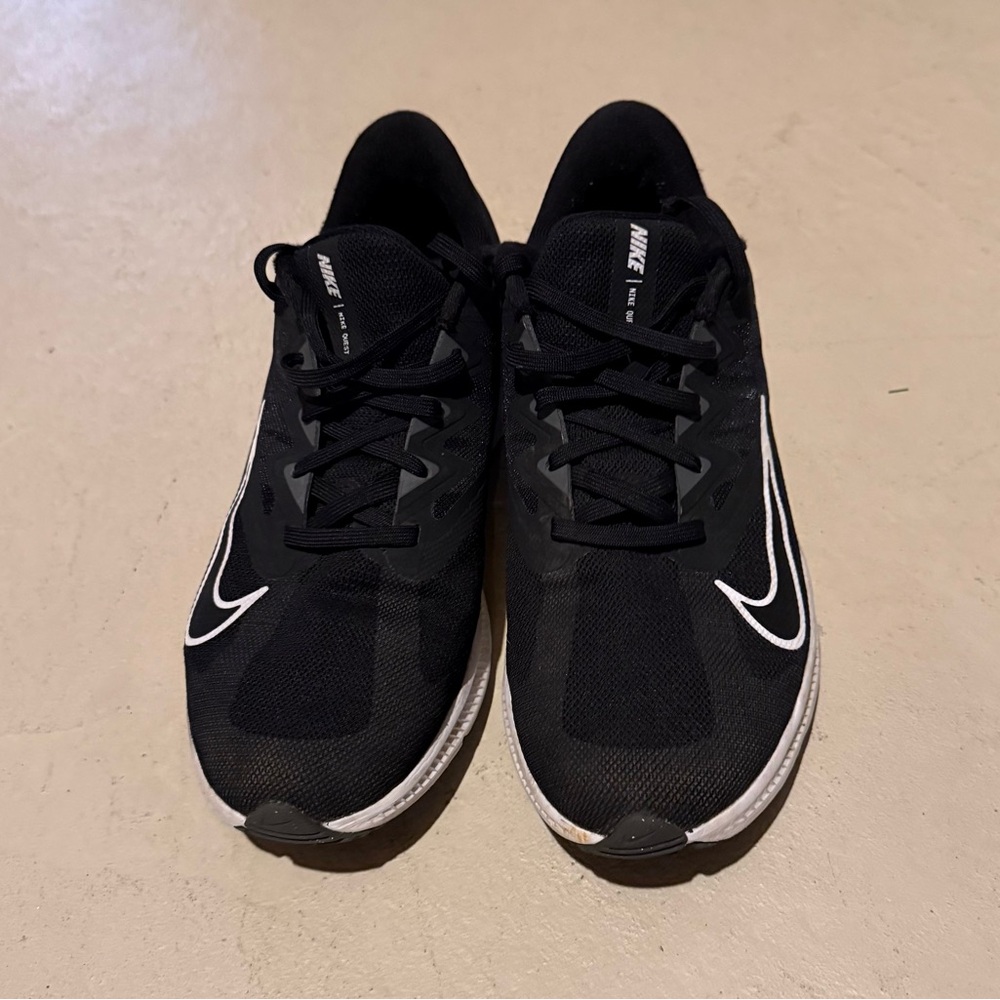 Nike Men's Black and White Athletic Shoes